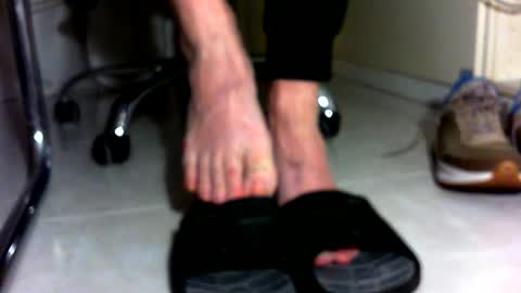 Snapshot of pablomenesssl chatting on 12.27.24 Pablo Meness online show from 12.27.24