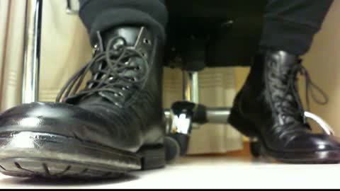 Snapshot of pablomenesssl chatting on 01.08.25 Pablo Meness online show from 01.08.25