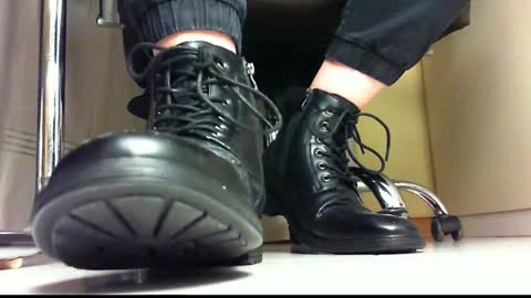 Snapshot of pablomenesssl chatting on 01.11.25 Pablo Meness online show from 01.11.25