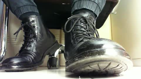 Snapshot of pablomenesssl chatting on 01.21.25 Pablo Meness online show from 01.21.25