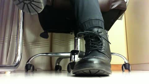 Snapshot of pablomenesssl chatting on 01.22.25 Pablo Meness online show from 01.22.25