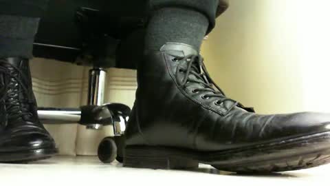 Snapshot of pablomenesssl chatting on 01.26.25 Pablo Meness online show from 01.26.25