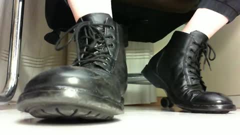 Snapshot of pablomenesssl chatting on 02.04.25 Pablo Meness online show from 02.04.25