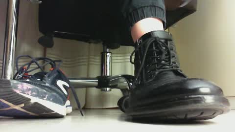 Snapshot of pablomenesssl chatting on 02.08.25 Pablo Meness online show from 02.08.25