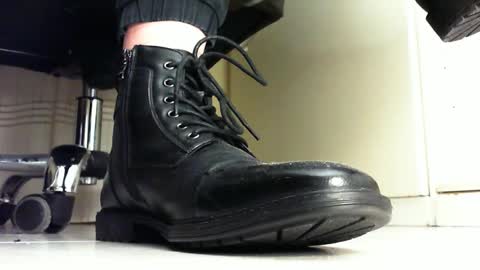 Snapshot of pablomenesssl chatting on 02.09.25 Pablo Meness online show from 02.09.25