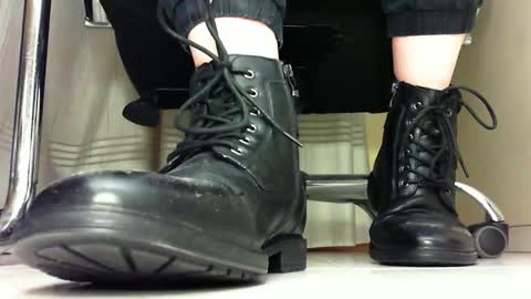 Snapshot of pablomenesssl chatting on 02.10.25 Pablo Meness online show from 02.10.25