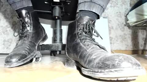 Snapshot of pablomenesssl chatting on 11.01.25 Pablo Meness online show from 11.01.25