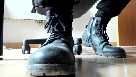 Snapshot of pablomenesssl chatting on 01.19.26 Pablo Meness online show from 01.19.26