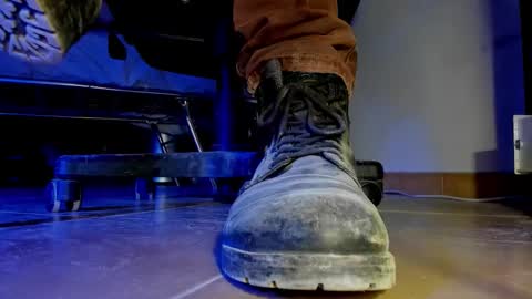 Snapshot of pablomenesssl chatting on 02.16.26 Pablo Meness online show from 02.16.26