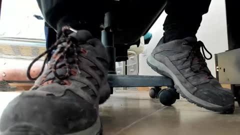 Snapshot of pablomenesssl chatting on 02.19.26 Pablo Meness online show from 02.19.26