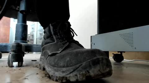 Snapshot of pablomenesssl chatting on 02.22.26 Pablo Meness online show from 02.22.26