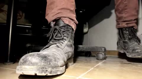 Snapshot of pablomenesssl chatting on 02.27.26 Pablo Meness online show from 02.27.26