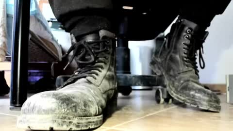 Snapshot of pablomenesssl chatting on 03.21.26 Pablo Meness online show from 03.21.26