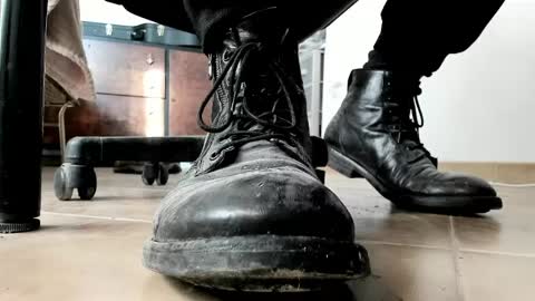 Snapshot of pablomenesssl chatting on 04.18.26 Pablo Meness online show from 04.18.26