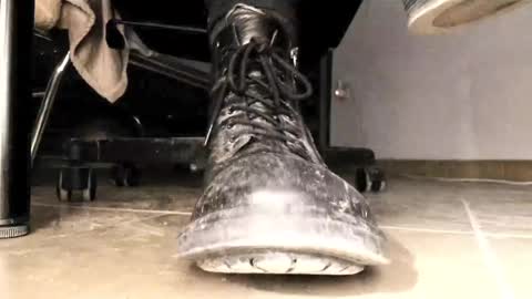 Snapshot of pablomenesssl chatting on 04.19.26 Pablo Meness online show from 04.19.26