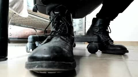 Snapshot of pablomenesssl chatting on 04.20.26 Pablo Meness online show from 04.20.26