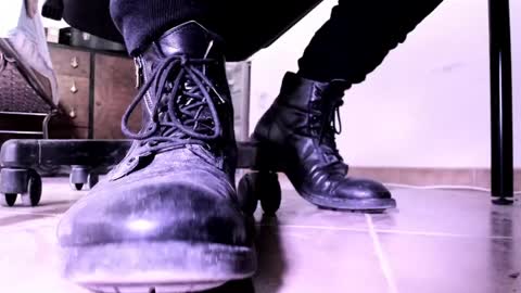 Snapshot of pablomenesssl chatting on 04.30.26 Pablo Meness online show from 04.30.26