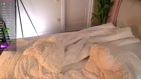 Kimlovense is activeThere are legends that in this room all your wishes can come true  Private is Open online show from 06.28.26