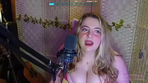 Snapshot of paigestation chatting on 05.14.26 PaigeStation online show from 05.14.26