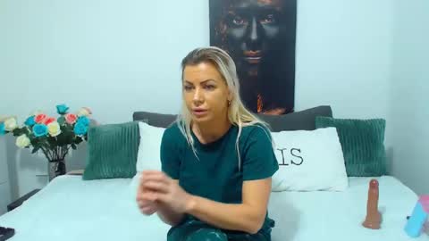 PAMEL ISSY online show from 01.05.25