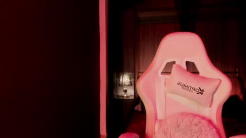 Snapshot of pamelaascott chatting on 04.30.26 P A M online show from 04.30.26