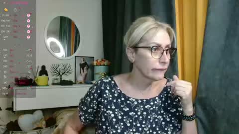 Snapshot of pamellamurphy chatting on 06.18.26 pamellamurphy online show from 06.18.26