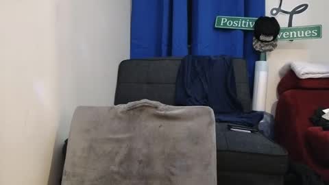 Snapshot of pantslesstraveler_plt chatting on 03.08.25 PantsLessTraveler online show from 03.08.25