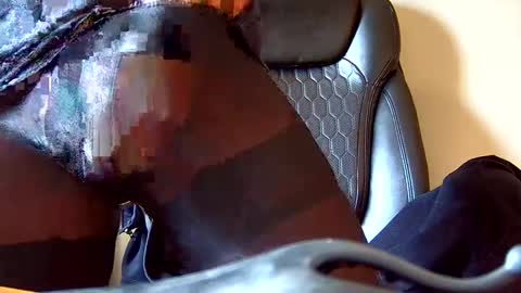 Snapshot of pantyhoseplay1 chatting on 11.10.25 pantyhoseplay1 online show from 11.10.25