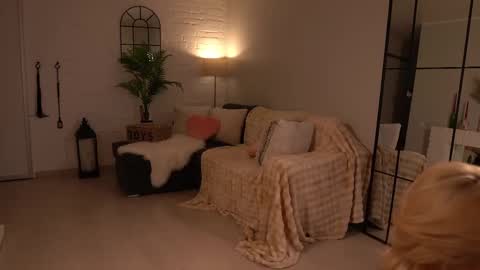 Snapshot of pantykrist chatting on 02.22.26 Kristina Kriss online show from 02.22.26