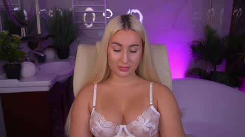 Snapshot of paolamola chatting on 05.30.26 Lia online show from 05.30.26