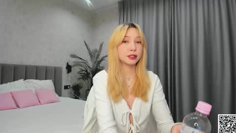 Snapshot of paradi_se chatting on 02.01.26 Melena online show from 02.01.26