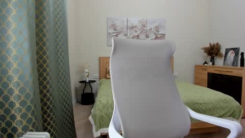 Snapshot of paradi_se chatting on 02.13.26 Melena online show from 02.13.26