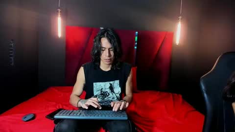 paranoidtemptaion_ online show from 02.13.25