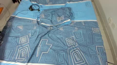 Snapshot of parejacachonda chatting on 12.12.24 sara and andreu online show from 12.12.24