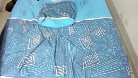 Snapshot of parejacachonda chatting on 01.04.25 sara and andreu online show from 01.04.25