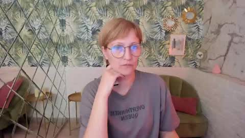 Snapshot of paris_cherry chatting on 05.30.26 Paris online show from 05.30.26