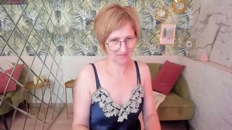 Snapshot of paris_cherry chatting on 05.31.26 Paris online show from 05.31.26