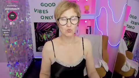 Snapshot of paris_cherry chatting on 07.26.26 Paris online show from 07.26.26