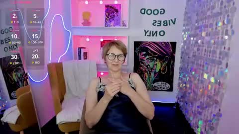 Snapshot of paris_cherry chatting on 07.29.26 Paris online show from 07.29.26