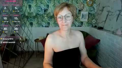 Snapshot of paris_cherry chatting on 07.30.26 Paris online show from 07.30.26