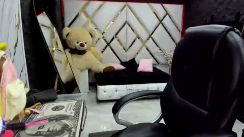 paris petit online show from 12.02.25