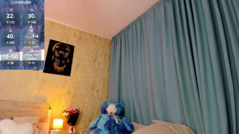 Snapshot of paris_x_hilton chatting on 01.04.25 Paris online show from 01.04.25