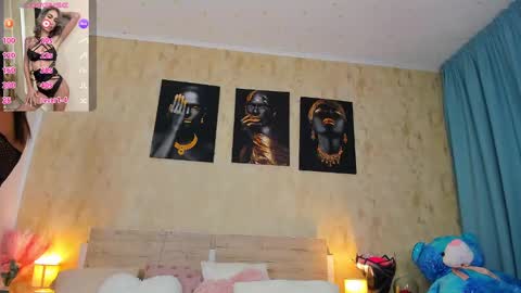 Snapshot of paris_x_hilton chatting on 02.24.25 Paris online show from 02.24.25