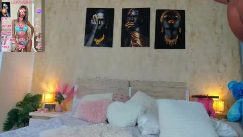 Snapshot of paris_x_hilton chatting on 03.04.25 Paris online show from 03.04.25