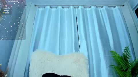 Snapshot of paris_x_hilton chatting on 10.09.25 Paris online show from 10.09.25