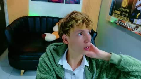 Snapshot of park_jimin1 chatting on 09.19.25 park_jimin1 online show from 09.19.25