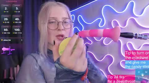 Snapshot of passion_luna chatting on 10.14.25 LunaAlan online show from 10.14.25