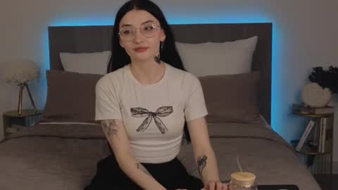 Snapshot of patricia_legrand chatting on 11.10.25 Patricia online show from 11.10.25