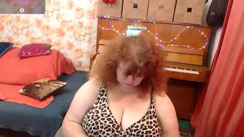 Snapshot of patsyorose chatting on 12.01.25 PatsyORose online show from 12.01.25