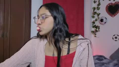 Snapshot of paulacutexs chatting on 06.17.26 Paula online show from 06.17.26